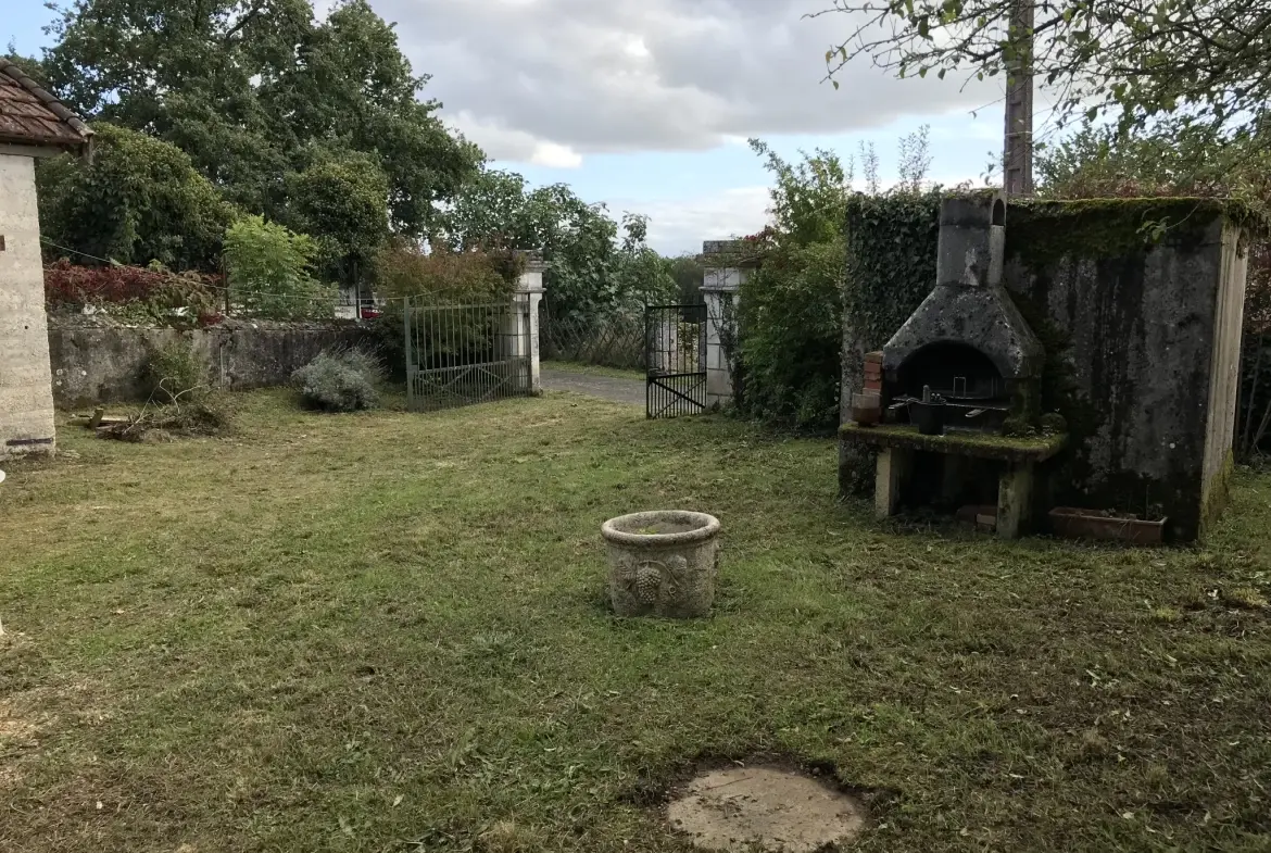 Charmante maison en pierre avec jardin et vue campagne à Saint-Just 