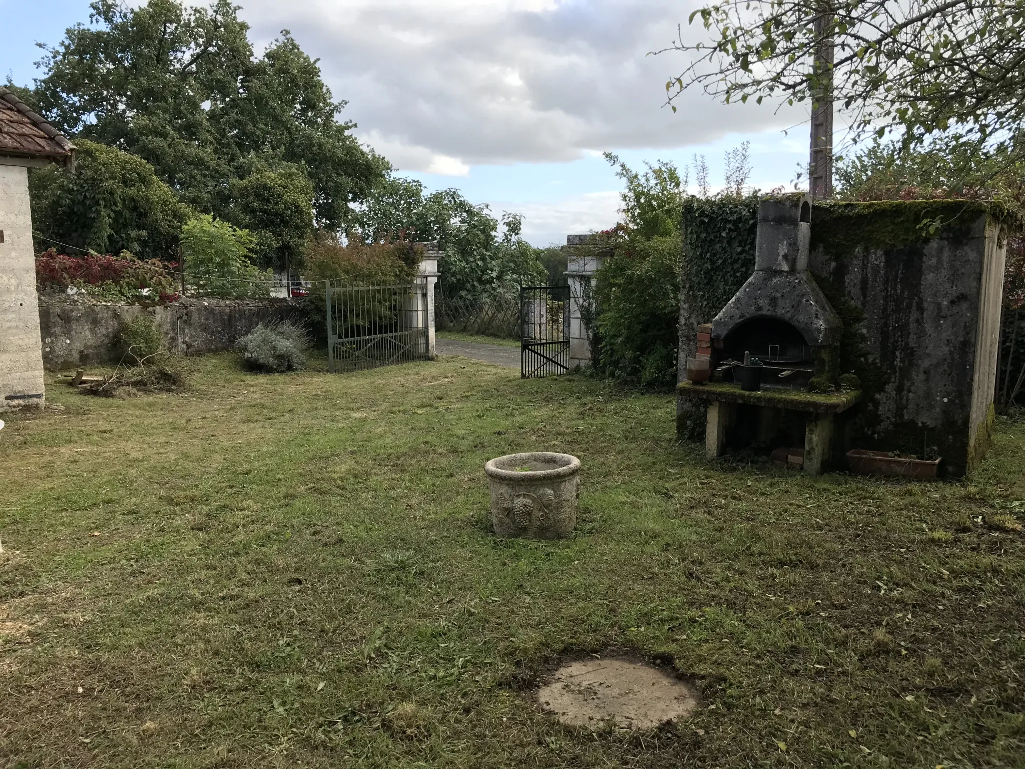 Charmante maison en pierre avec jardin et vue campagne à Saint-Just 
