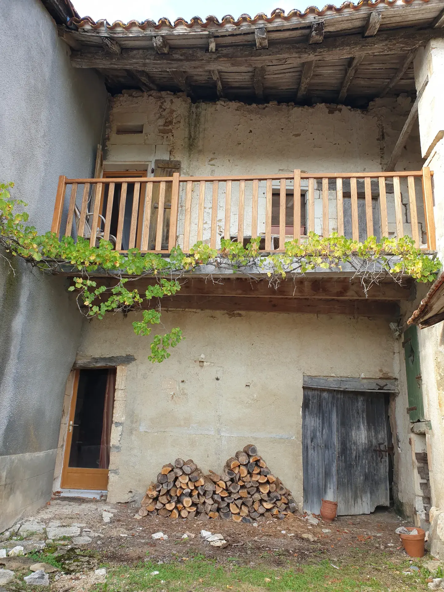 Charmante maison en pierre avec jardin et vue campagne à Saint-Just 
