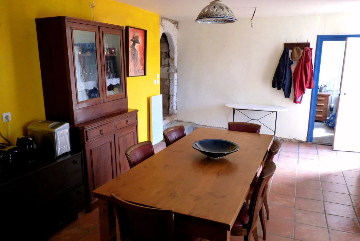 Charmante maison en pierre avec jardin et vue campagne à Saint-Just 