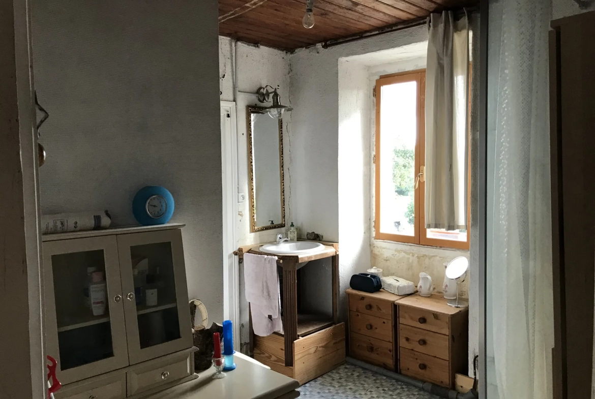Charmante maison en pierre avec jardin et vue campagne à Saint-Just 