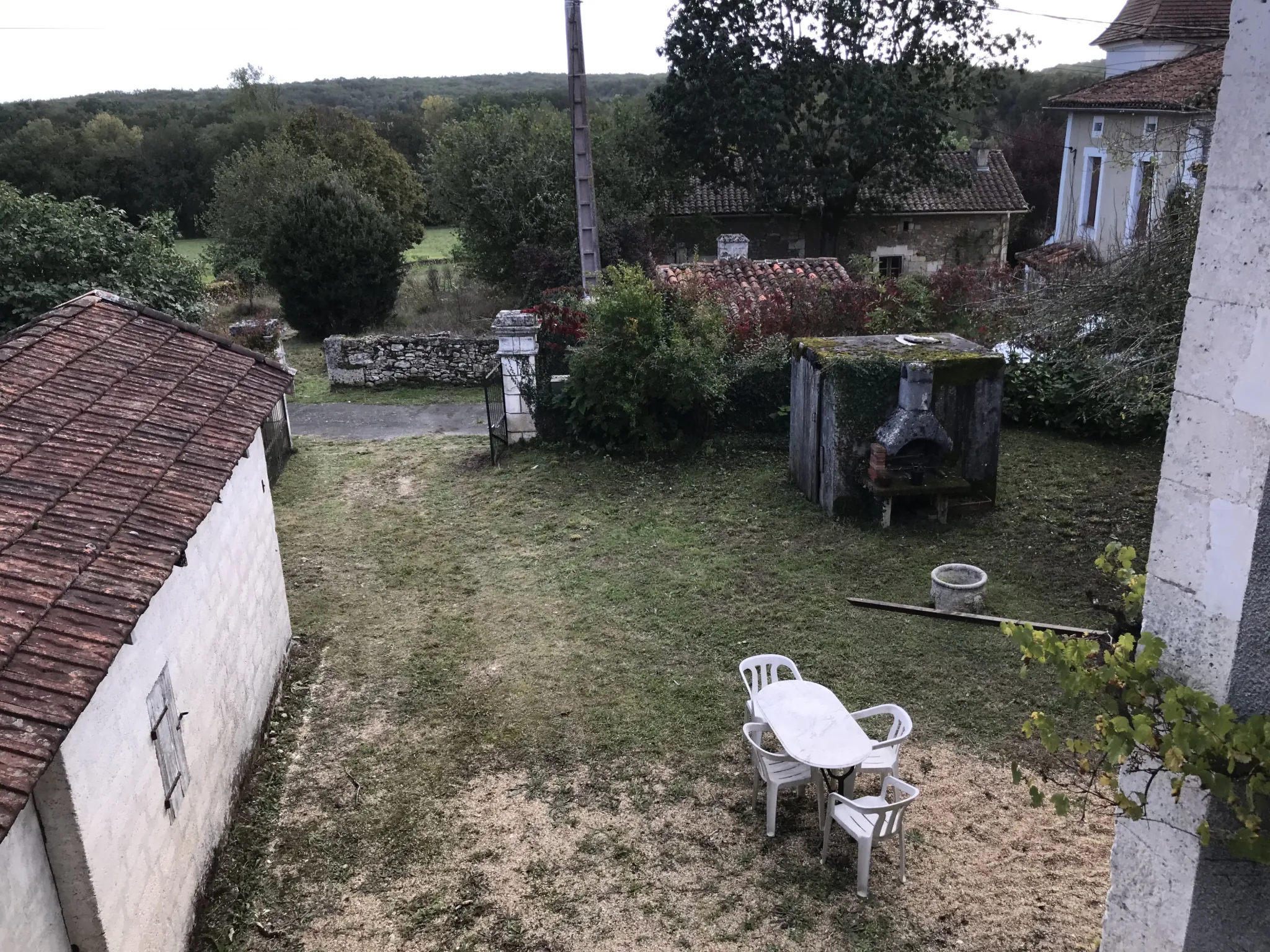 Charmante maison en pierre avec jardin et vue campagne à Saint-Just 