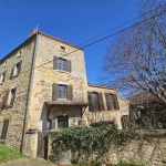 Ancienne auberge en pierre à rénover à LAPS - Bien immobilier avec dépendances