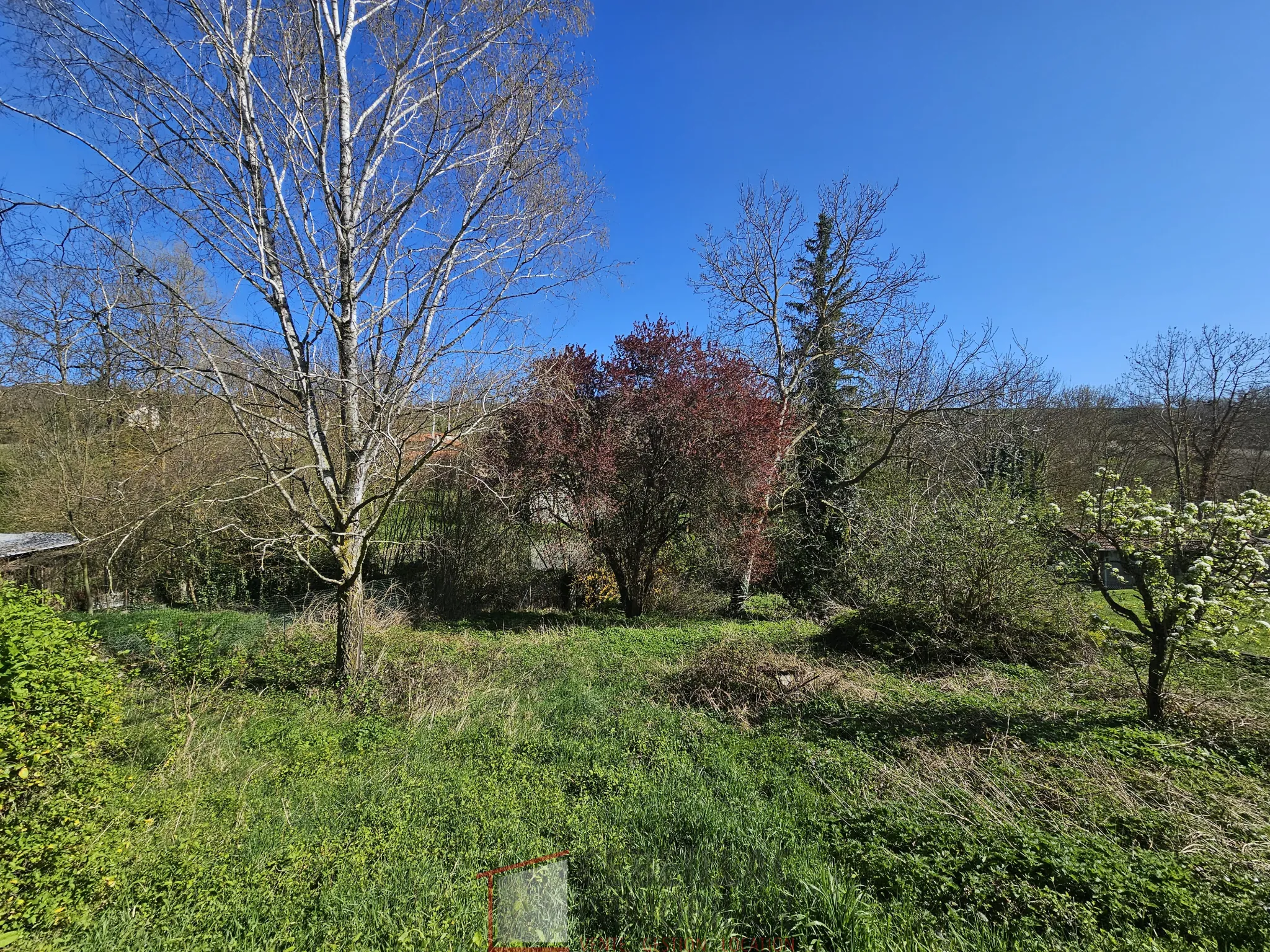 Ancienne auberge en pierre à rénover à LAPS - Bien immobilier avec dépendances 