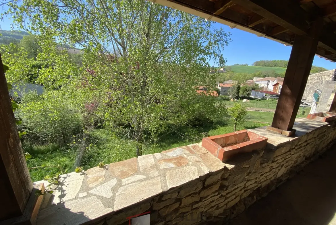 Ancienne auberge en pierre à rénover à LAPS - Bien immobilier avec dépendances 