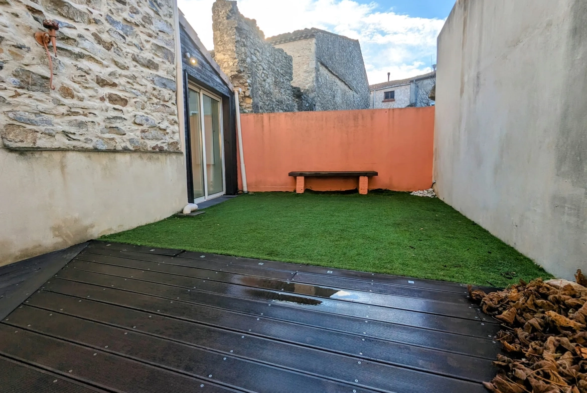 Grand appartement de 153 m² avec 4 chambres, terrasses et parking à Névian 