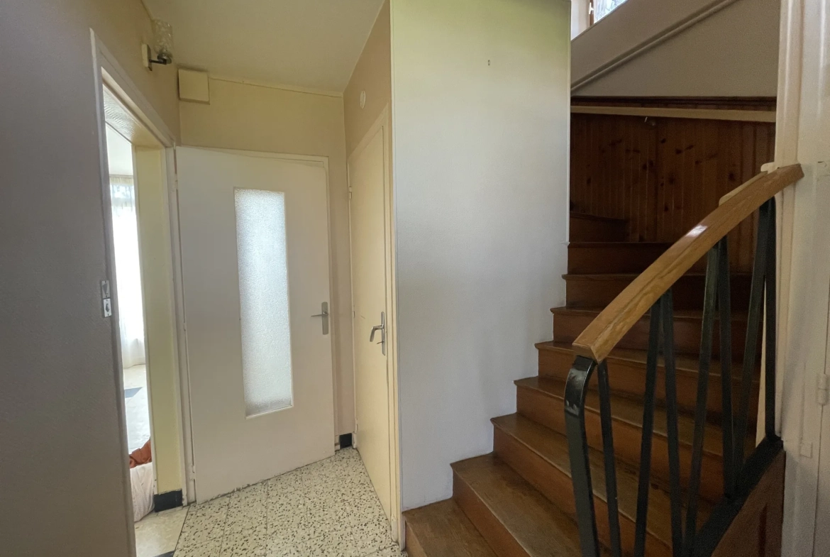 A vendre maison 3 chambres en centre-ville de Prémery, avec garage et jardin 