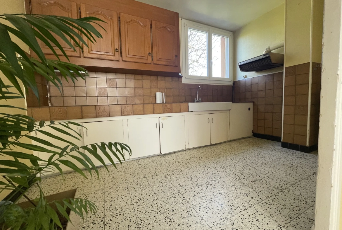 A vendre maison 3 chambres en centre-ville de Prémery, avec garage et jardin 