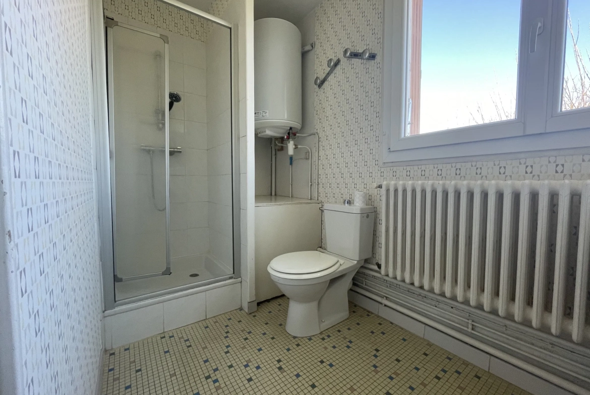 A vendre maison 3 chambres en centre-ville de Prémery, avec garage et jardin 