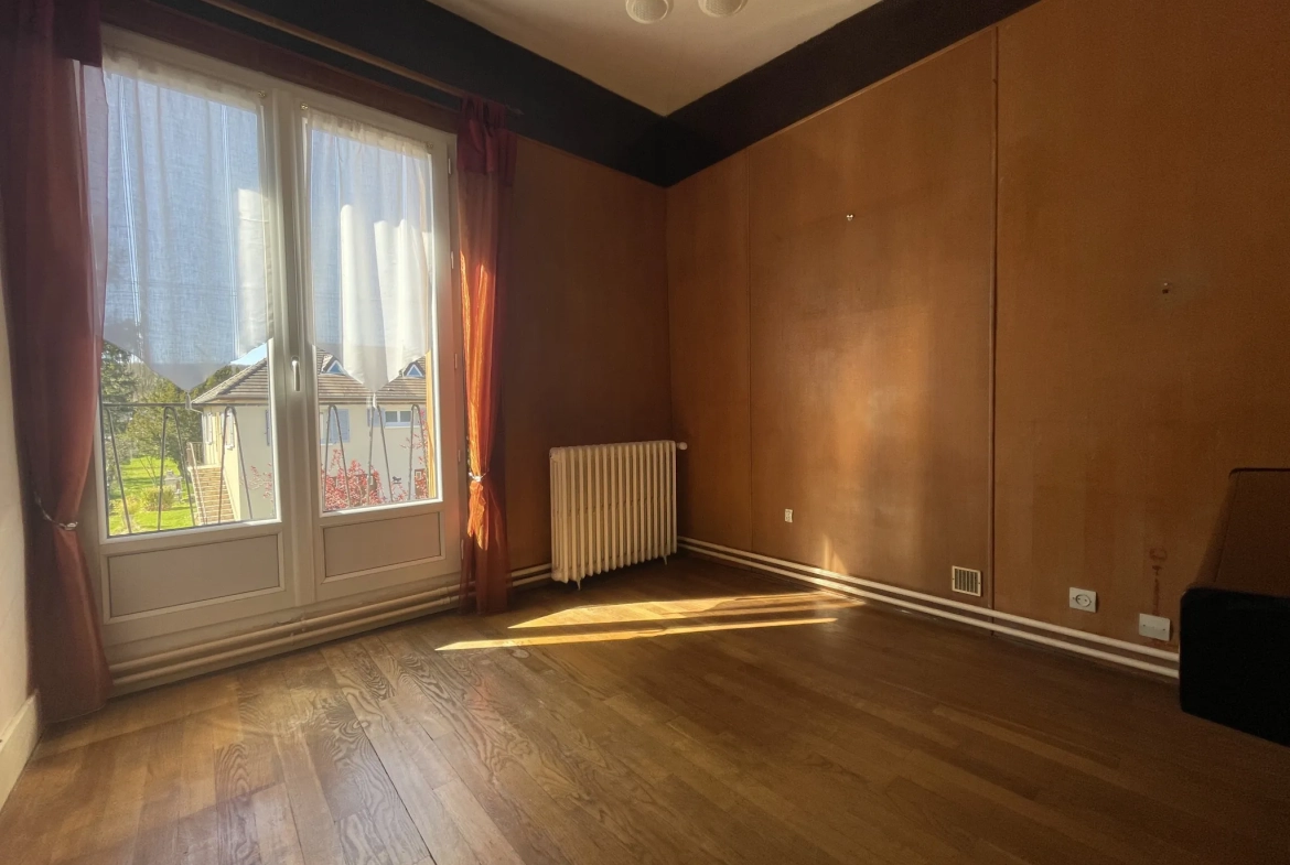 A vendre maison 3 chambres en centre-ville de Prémery, avec garage et jardin 