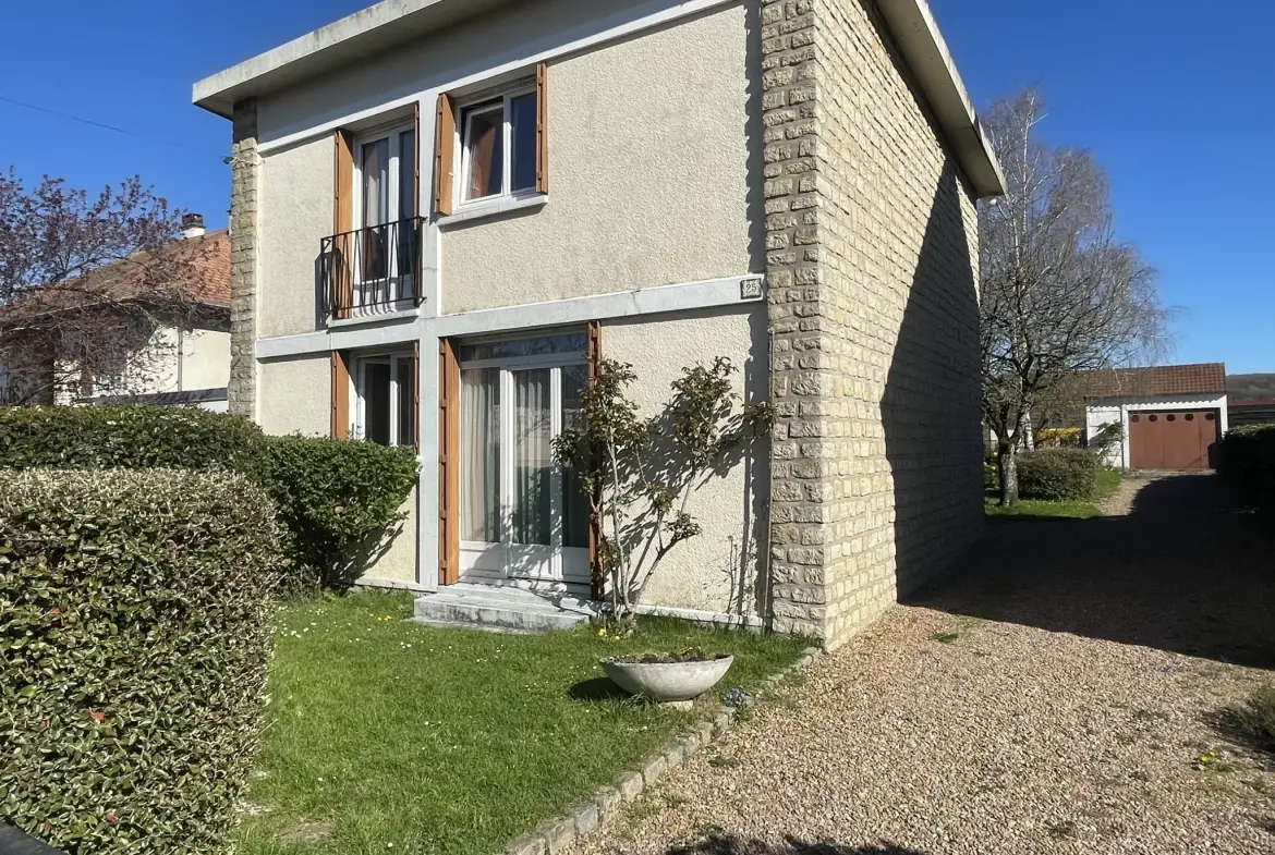 A vendre maison 3 chambres en centre-ville de Prémery, avec garage et jardin 