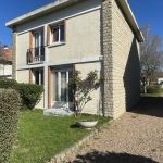 A vendre maison 3 chambres en centre-ville de Prémery, avec garage et jardin