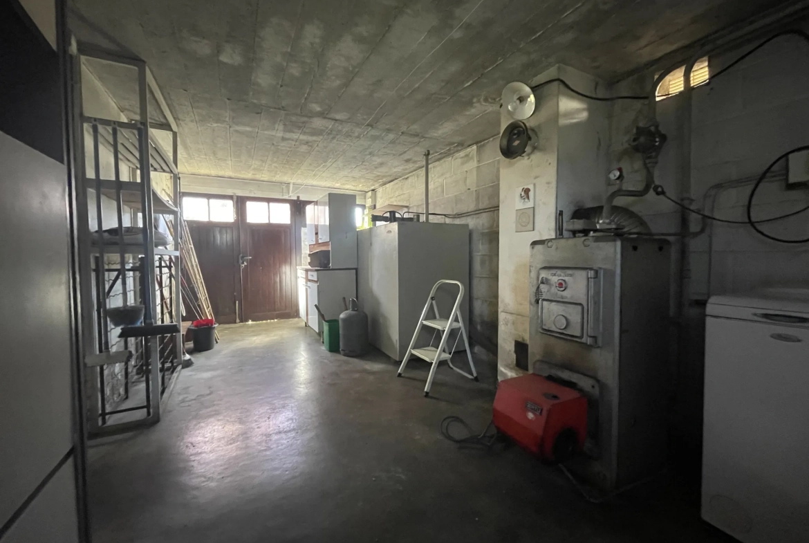 A vendre maison 3 chambres en centre-ville de Prémery, avec garage et jardin 