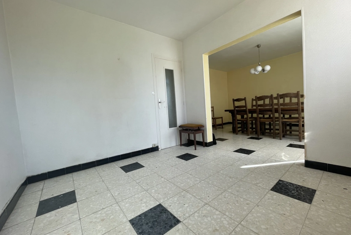 A vendre maison 3 chambres en centre-ville de Prémery, avec garage et jardin 