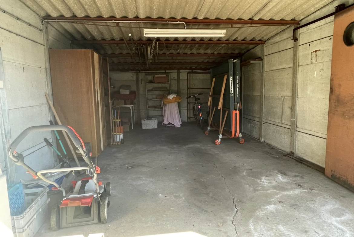 A vendre maison 3 chambres en centre-ville de Prémery, avec garage et jardin 