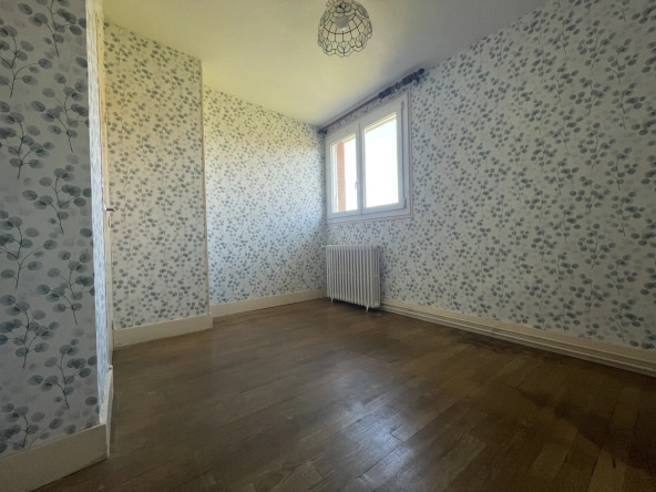 A vendre maison 3 chambres en centre-ville de Prémery, avec garage et jardin 