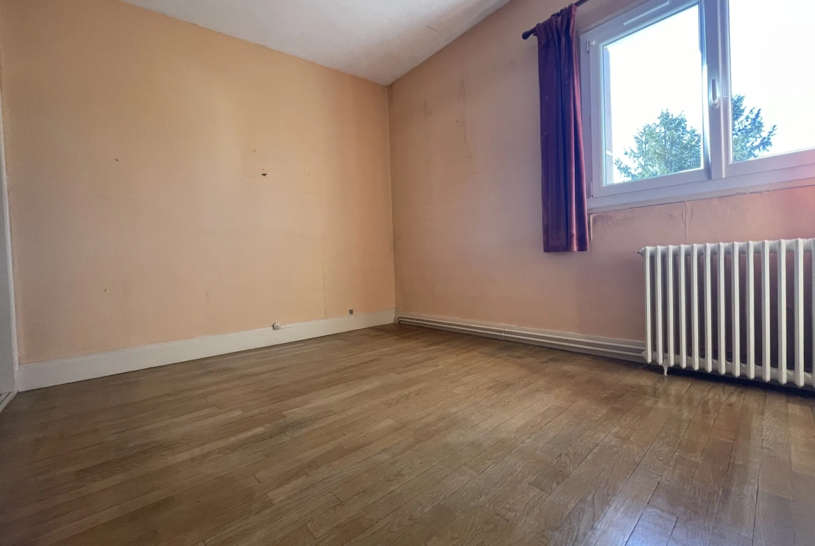 A vendre maison 3 chambres en centre-ville de Prémery, avec garage et jardin 