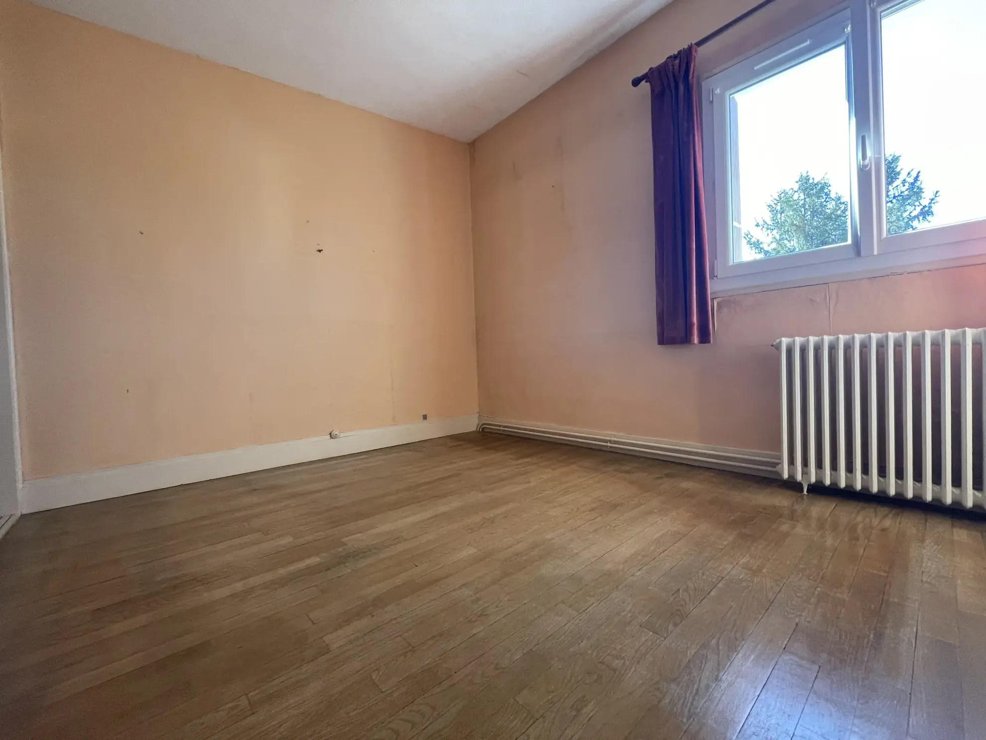 A vendre maison 3 chambres en centre-ville de Prémery, avec garage et jardin 