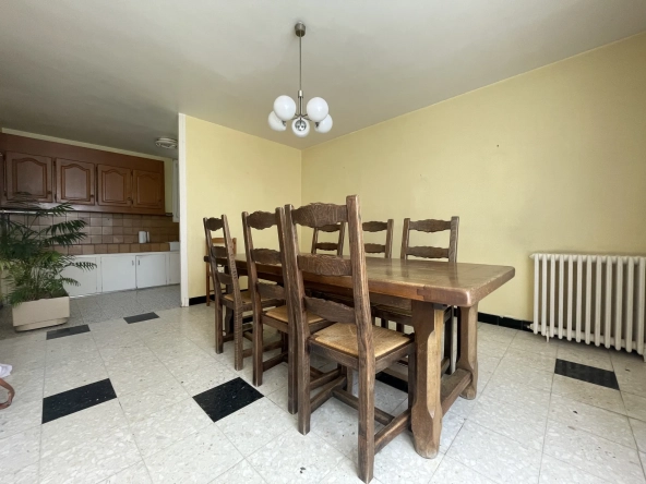 A vendre maison 3 chambres en centre-ville de Prémery, avec garage et jardin 
