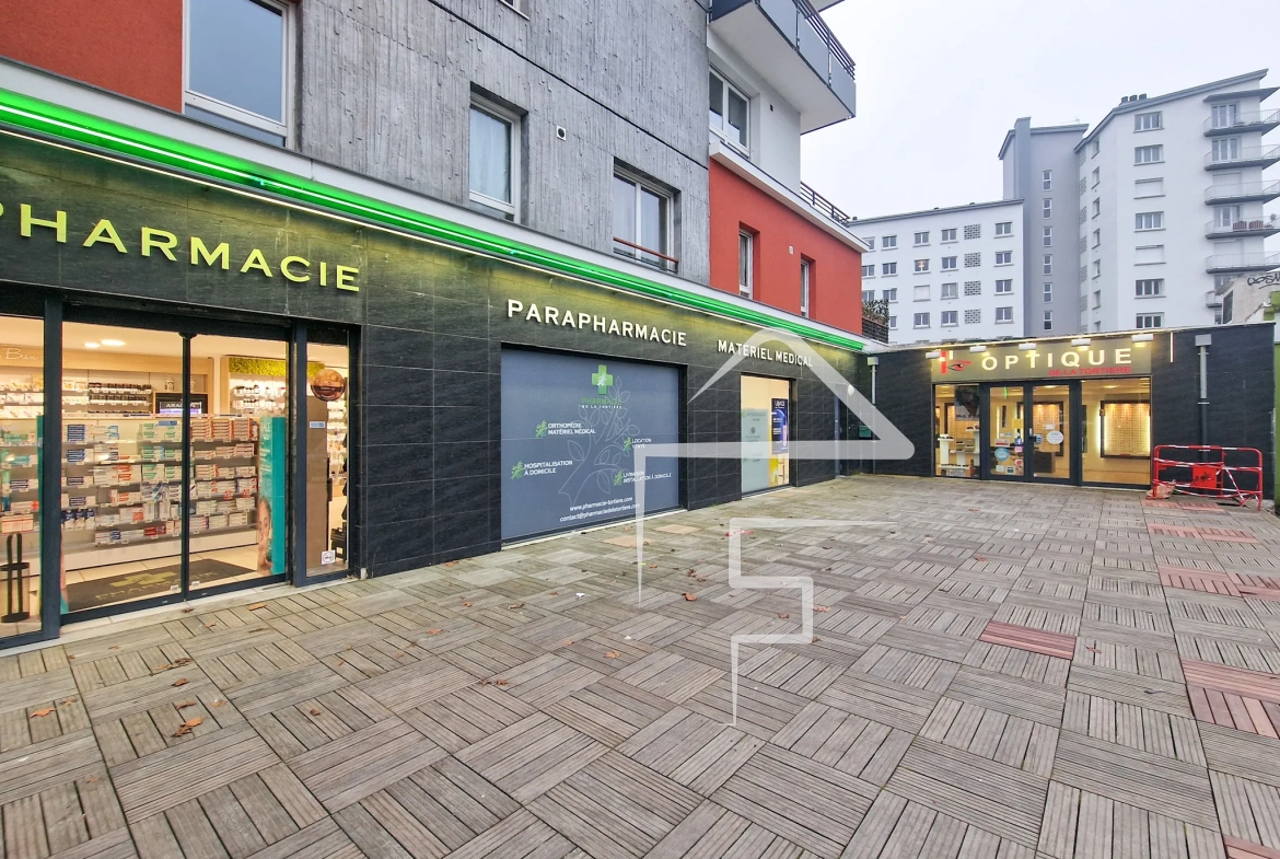 Grand T3 lumineux à Nantes, proximité commerces et transports, avec cave et parking 
