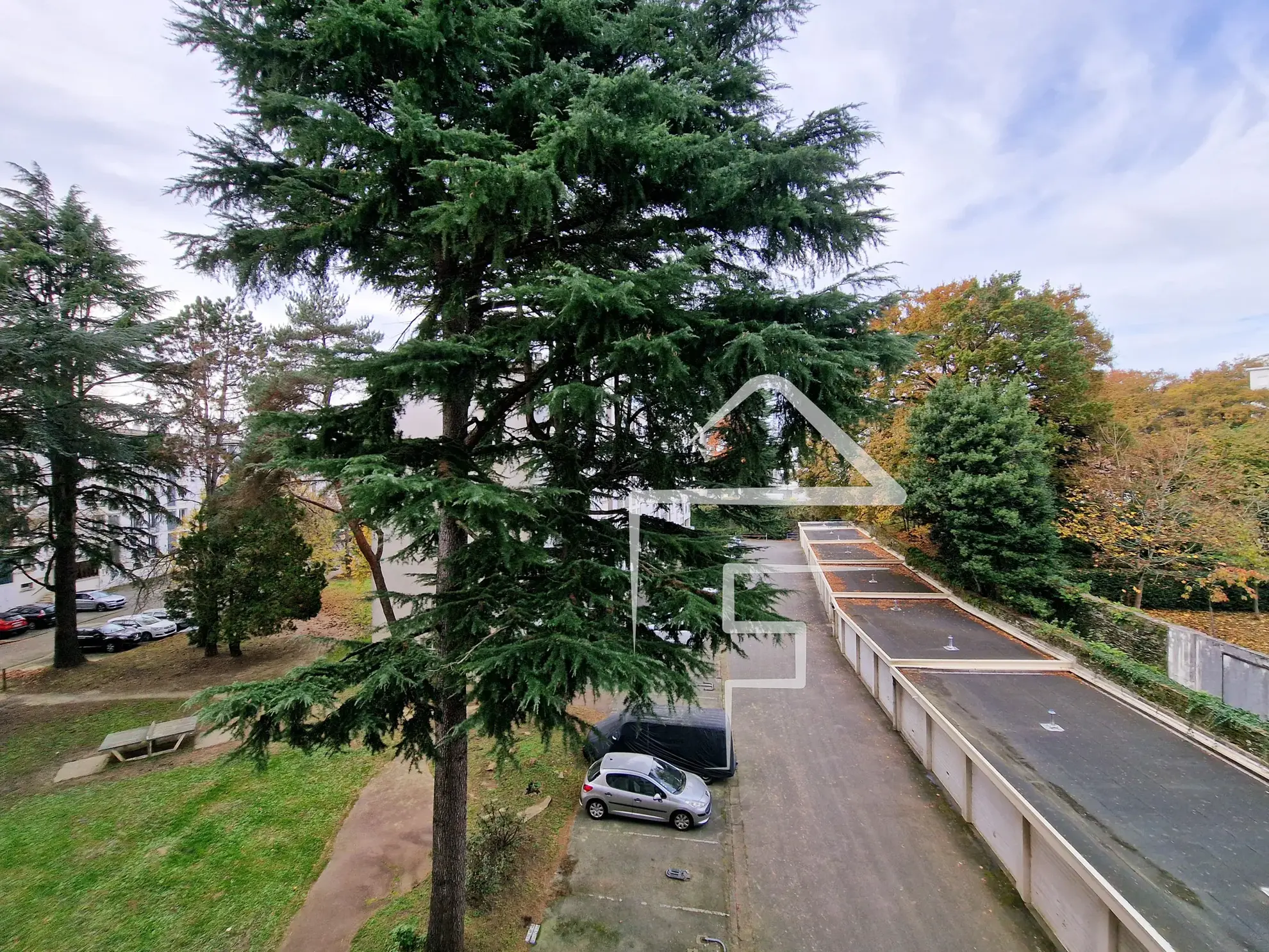 Grand T3 lumineux à Nantes, proximité commerces et transports, avec cave et parking 