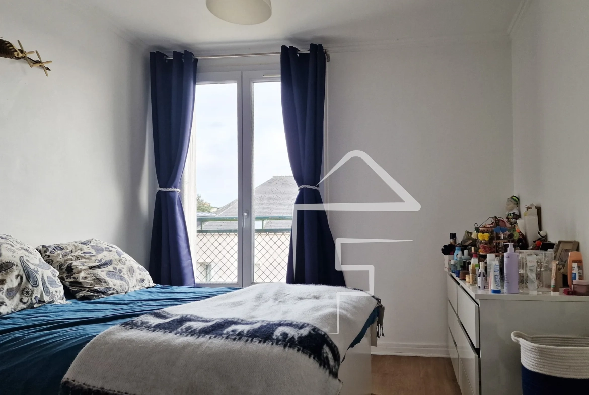 Grand T3 lumineux à Nantes, proximité commerces et transports, avec cave et parking 
