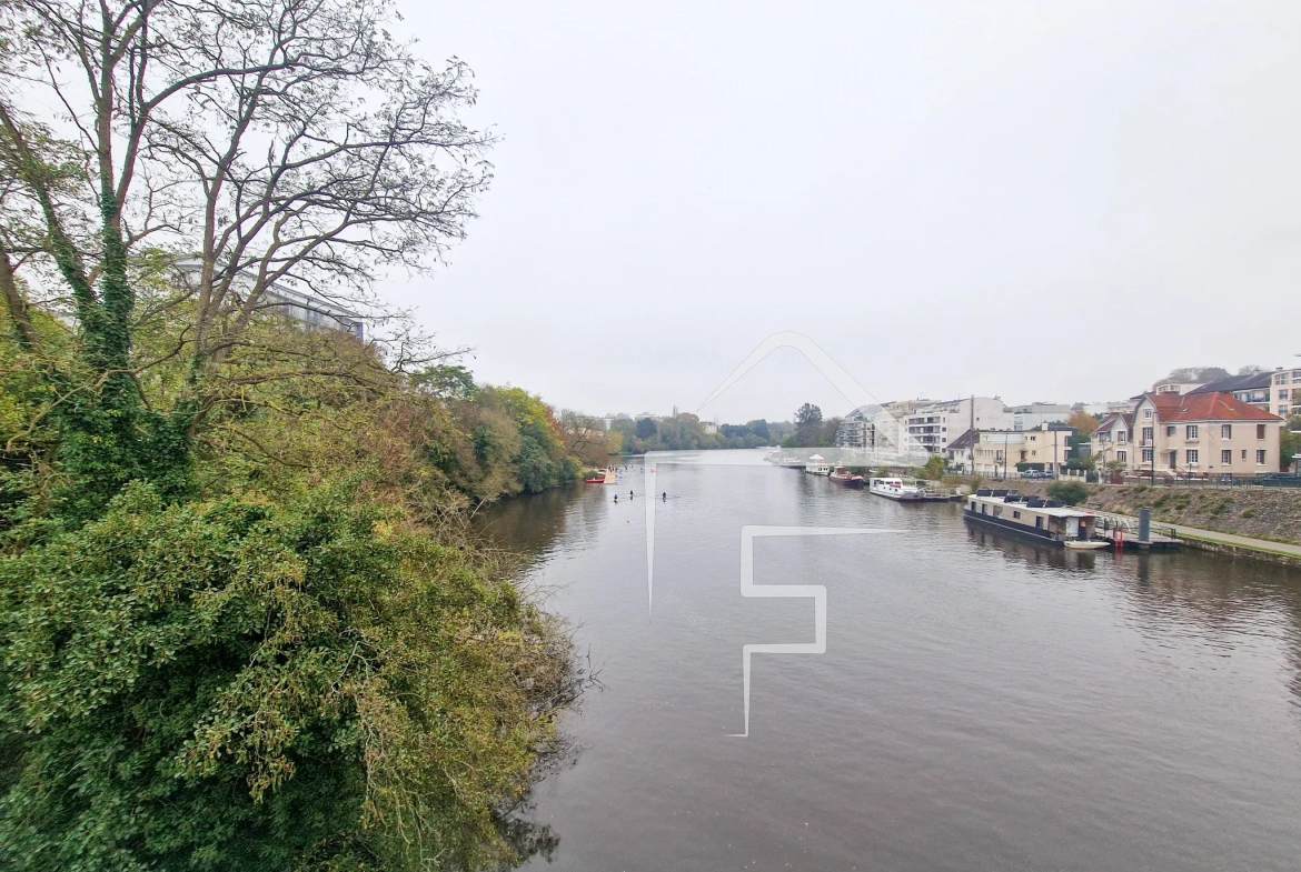 Grand T3 lumineux à Nantes, proximité commerces et transports, avec cave et parking 