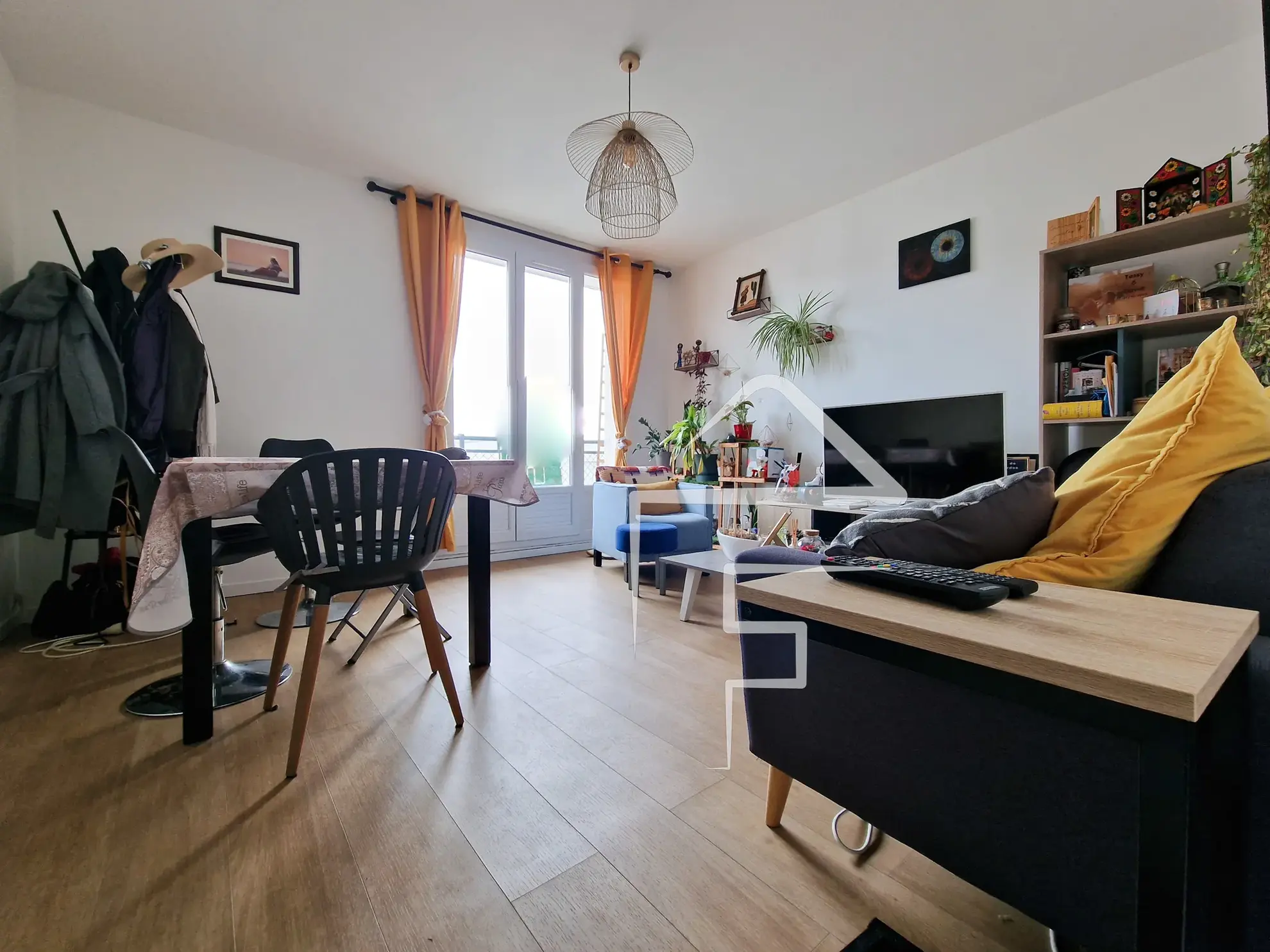 Grand T3 lumineux à Nantes, proximité commerces et transports, avec cave et parking 
