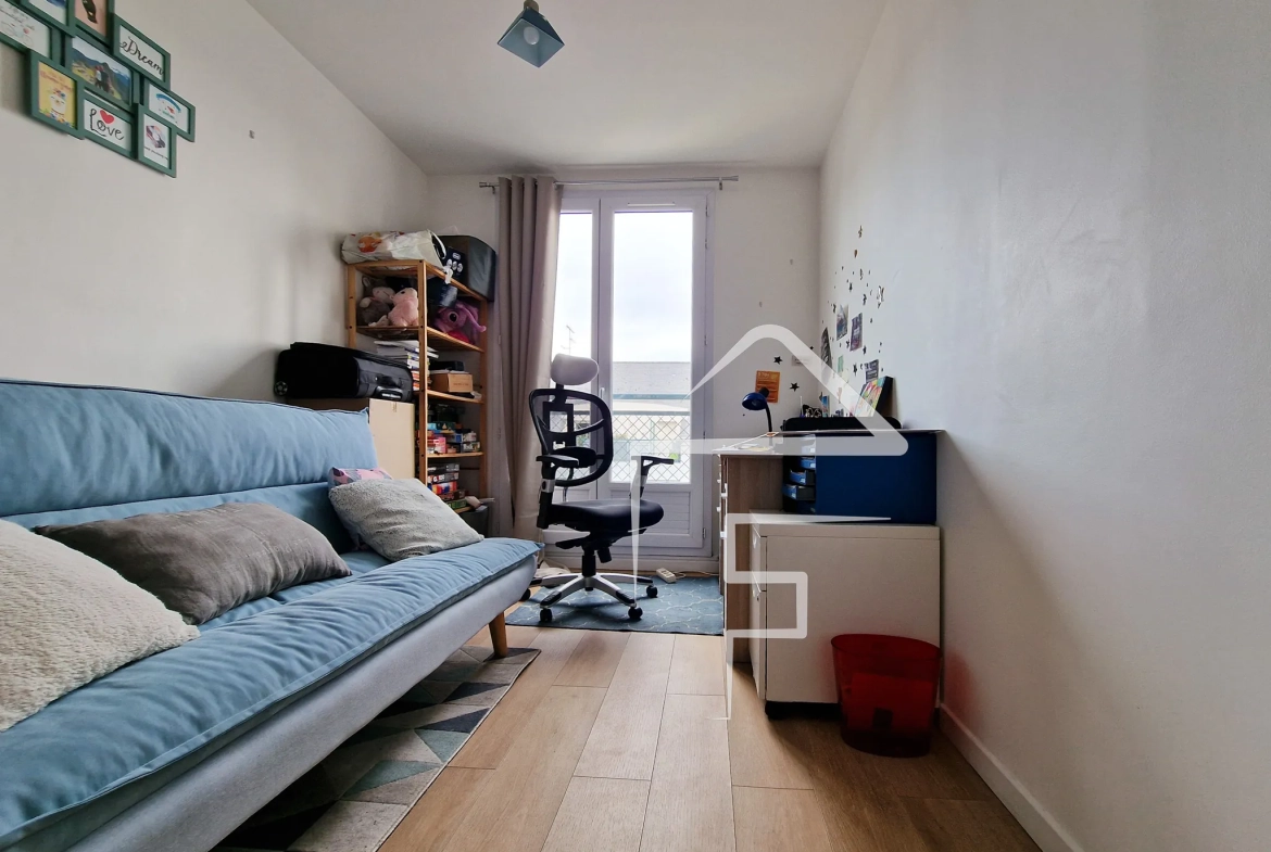 Grand T3 lumineux à Nantes, proximité commerces et transports, avec cave et parking 