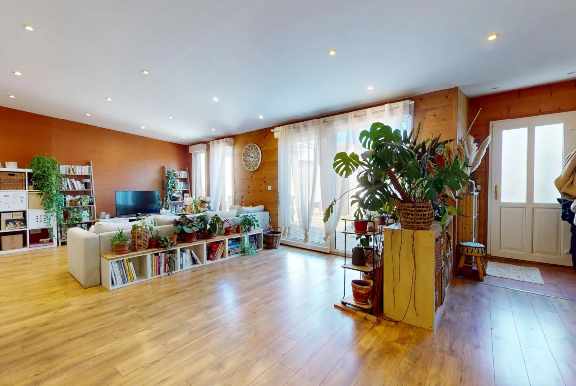 Maison 6 pièces avec grand terrain à Sevran - Proche RER et commodités 
