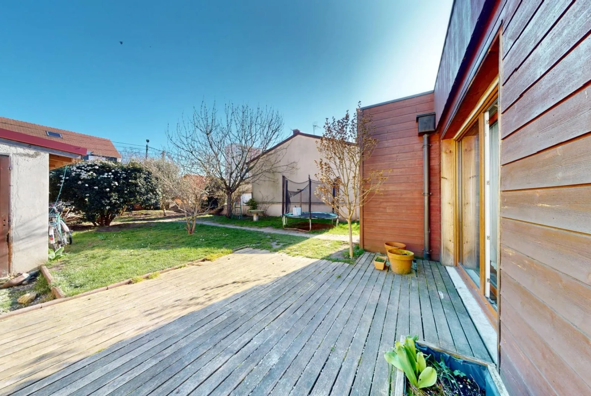 Maison 6 pièces avec grand terrain à Sevran - Proche RER et commodités 