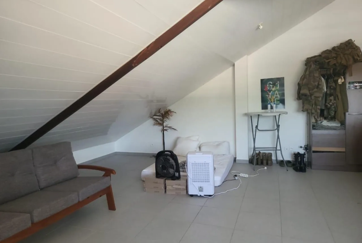Appartement duplex T2 bis de 79,05 m² à Cayenne dans le quartier de Baduel 
