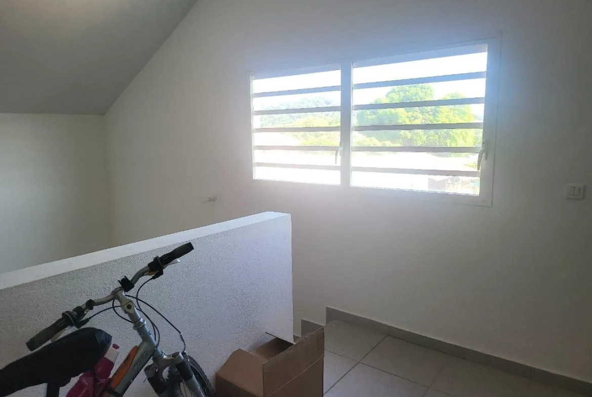 Appartement duplex T2 bis de 79,05 m² à Cayenne dans le quartier de Baduel 