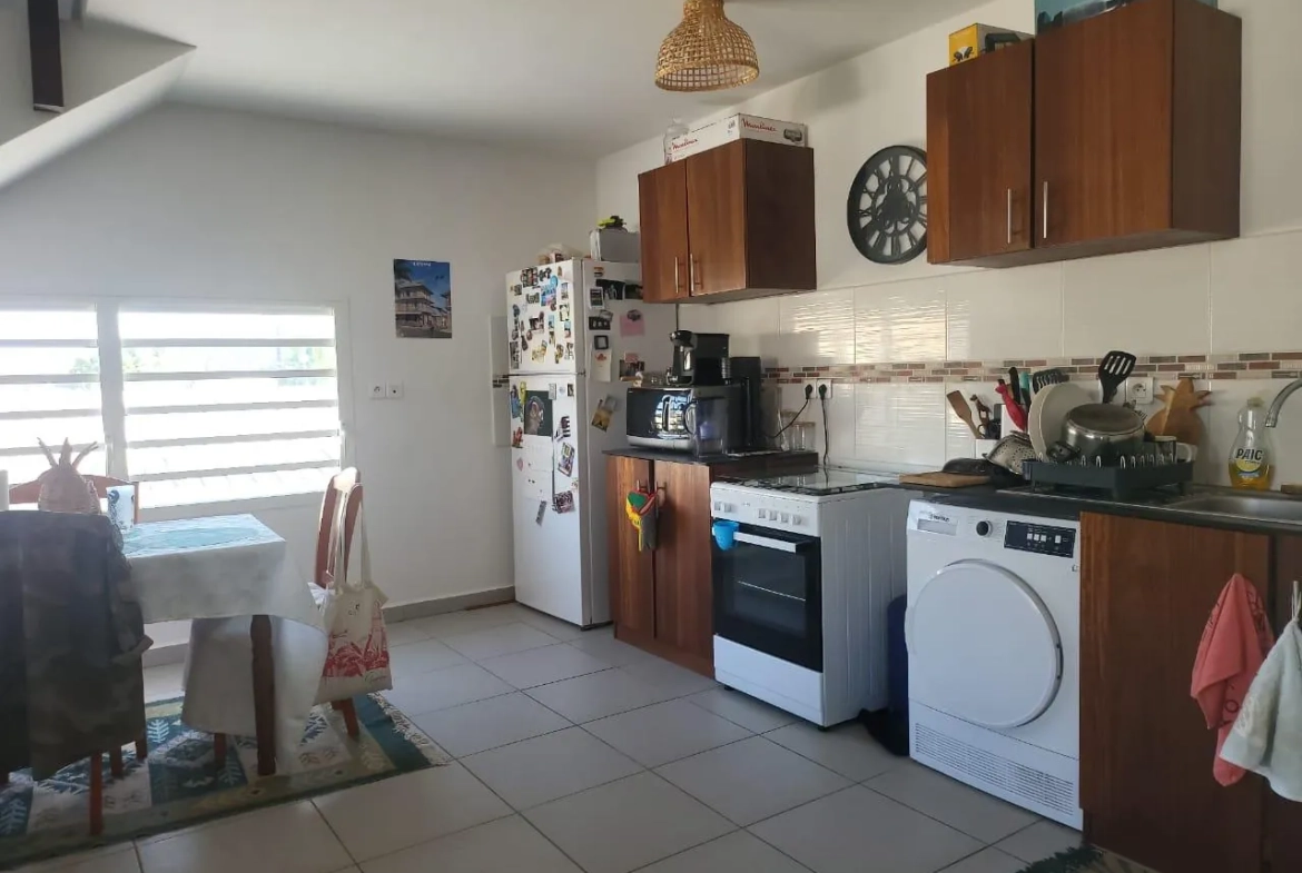 Appartement duplex T2 bis de 79,05 m² à Cayenne dans le quartier de Baduel 