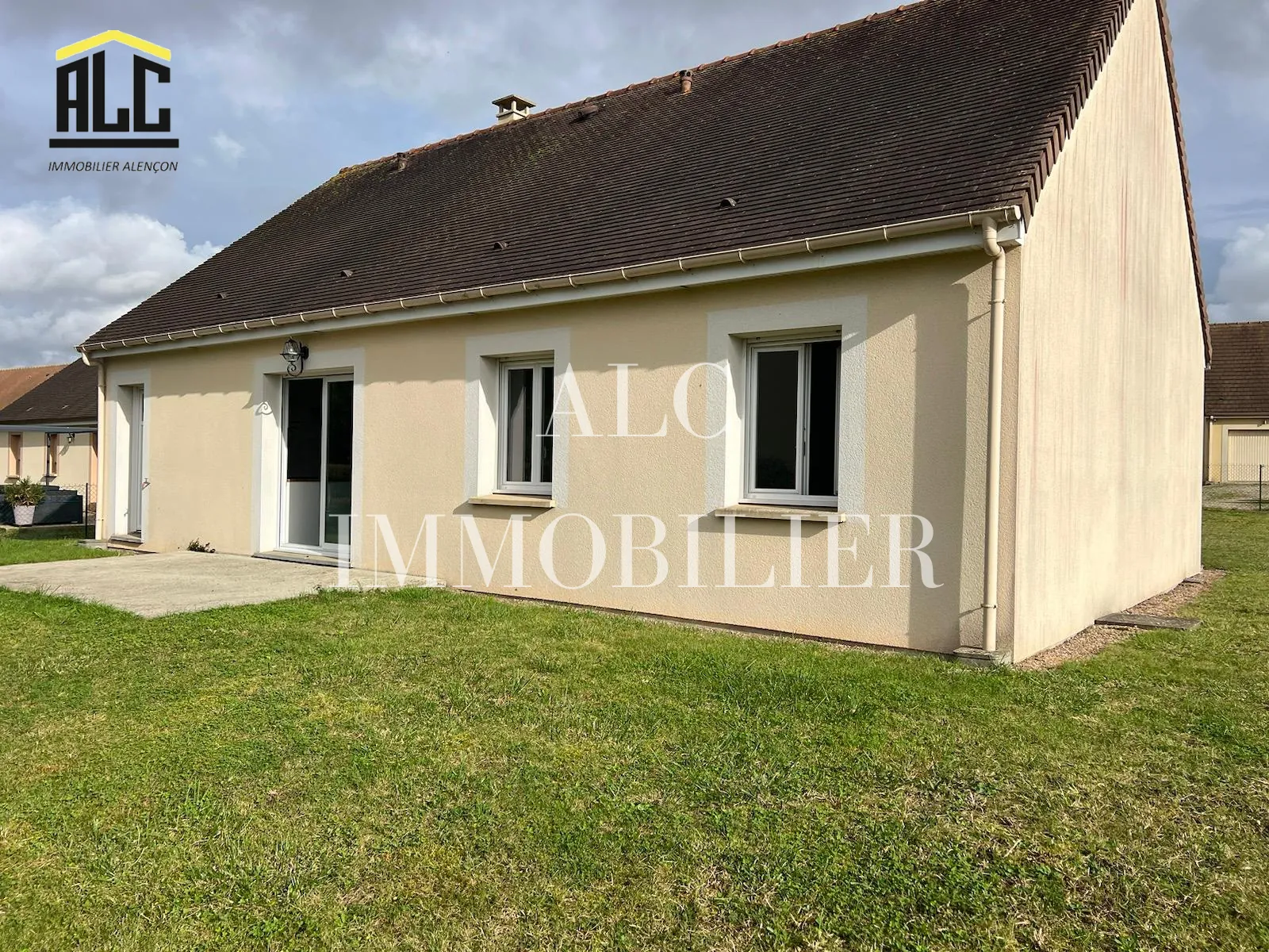 Pavillon de plain pied à vendre à Rouessé Fontaine, 80 m² avec garage et jardin 