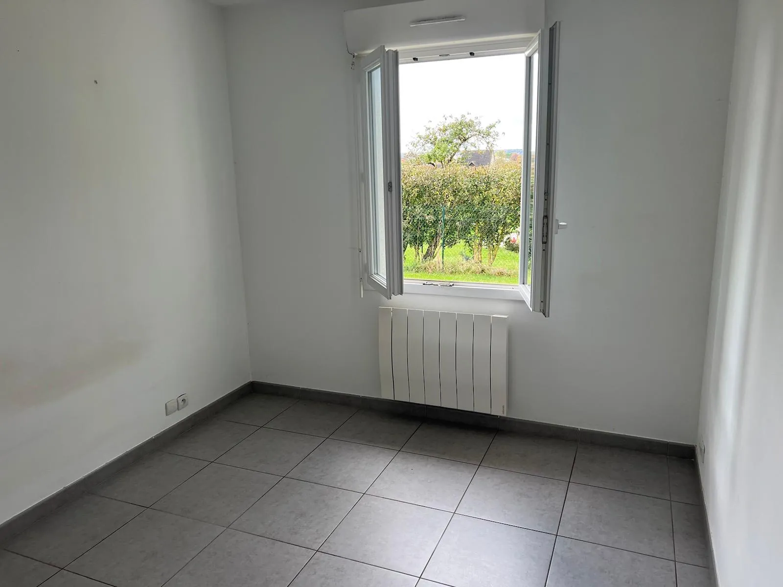 Pavillon de plain pied à vendre à Rouessé Fontaine, 80 m² avec garage et jardin 