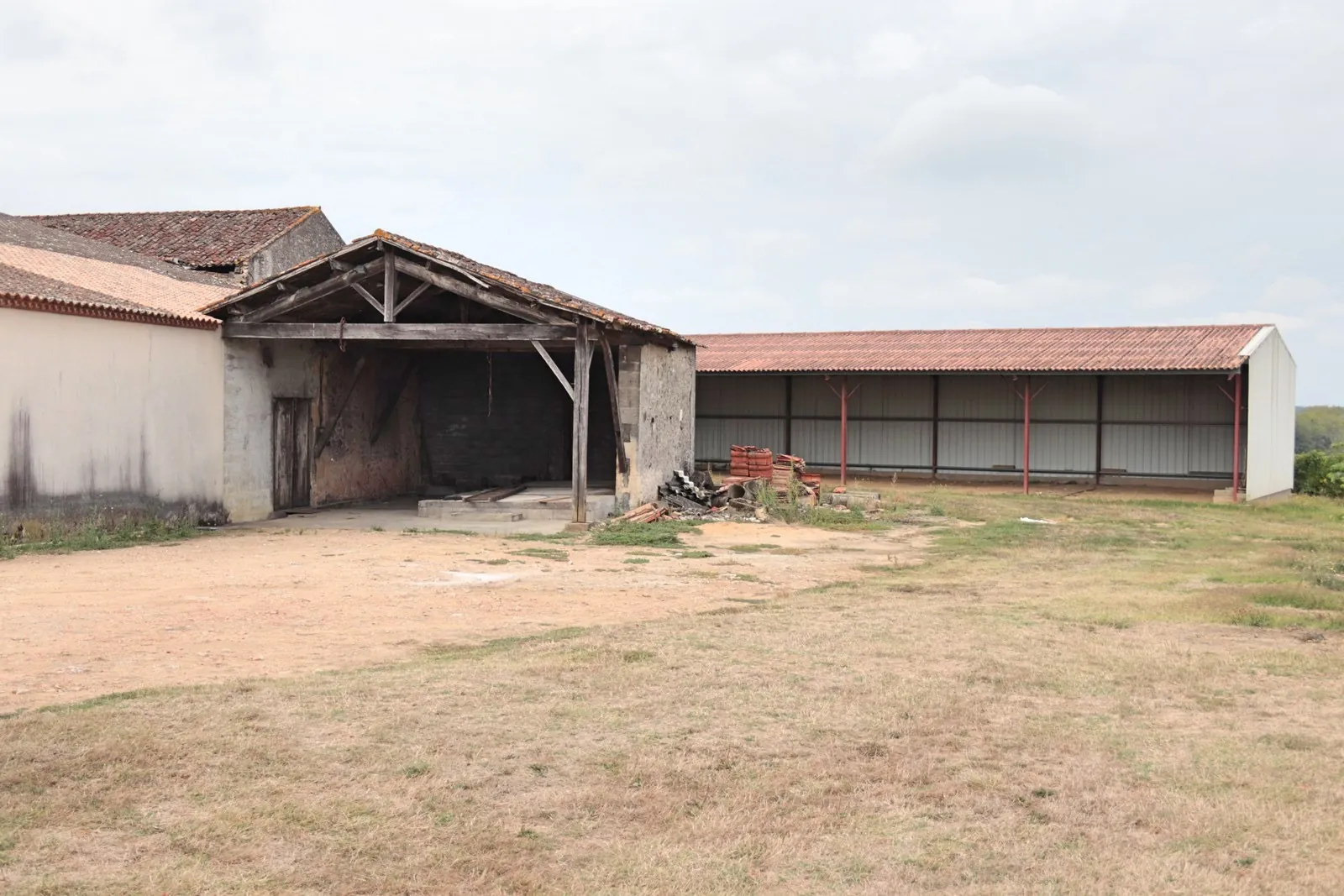 Ancienne ferme viticole à Caplong avec dépendances et terrain de 6095 m² 