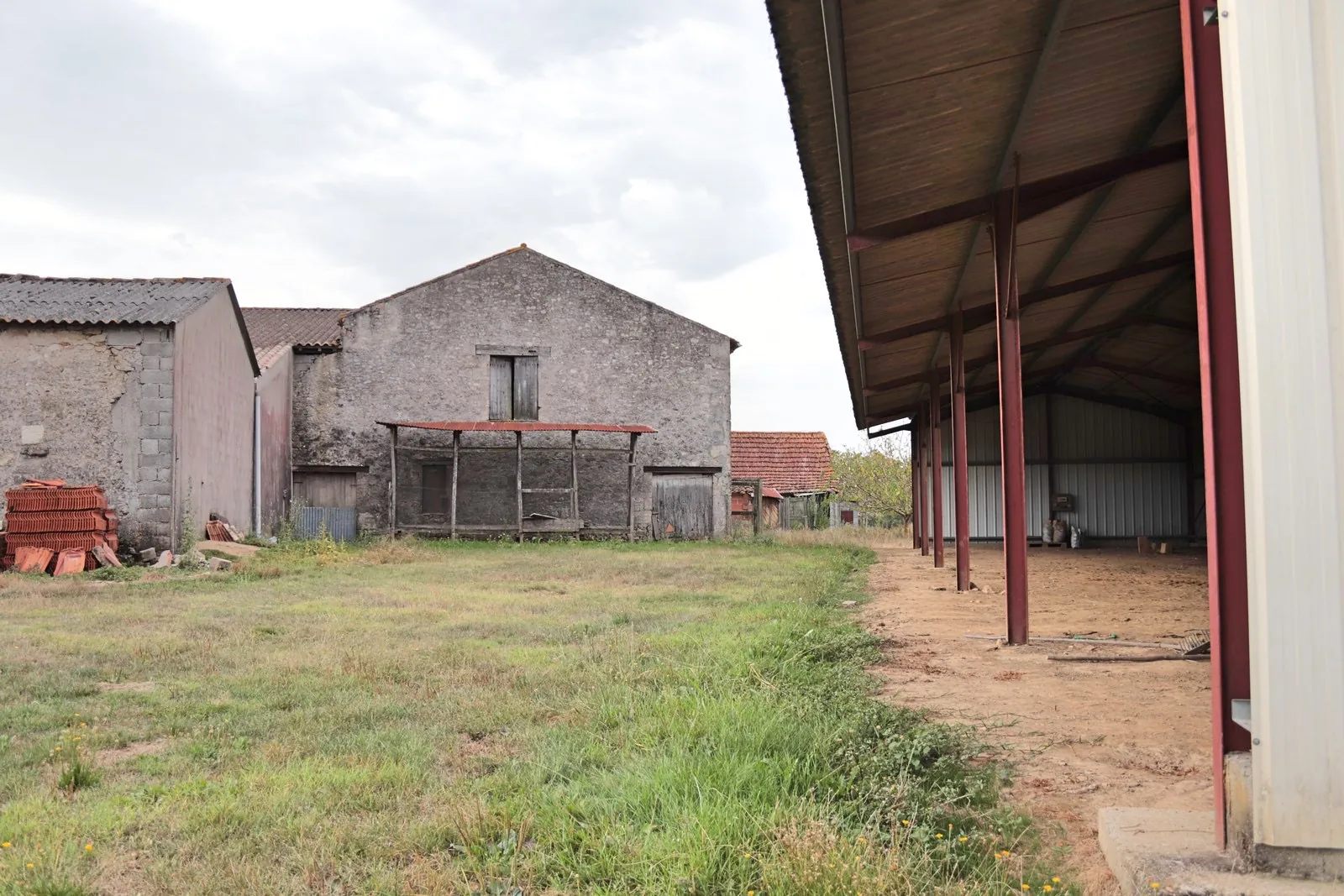 Ancienne ferme viticole à Caplong avec dépendances et terrain de 6095 m² 