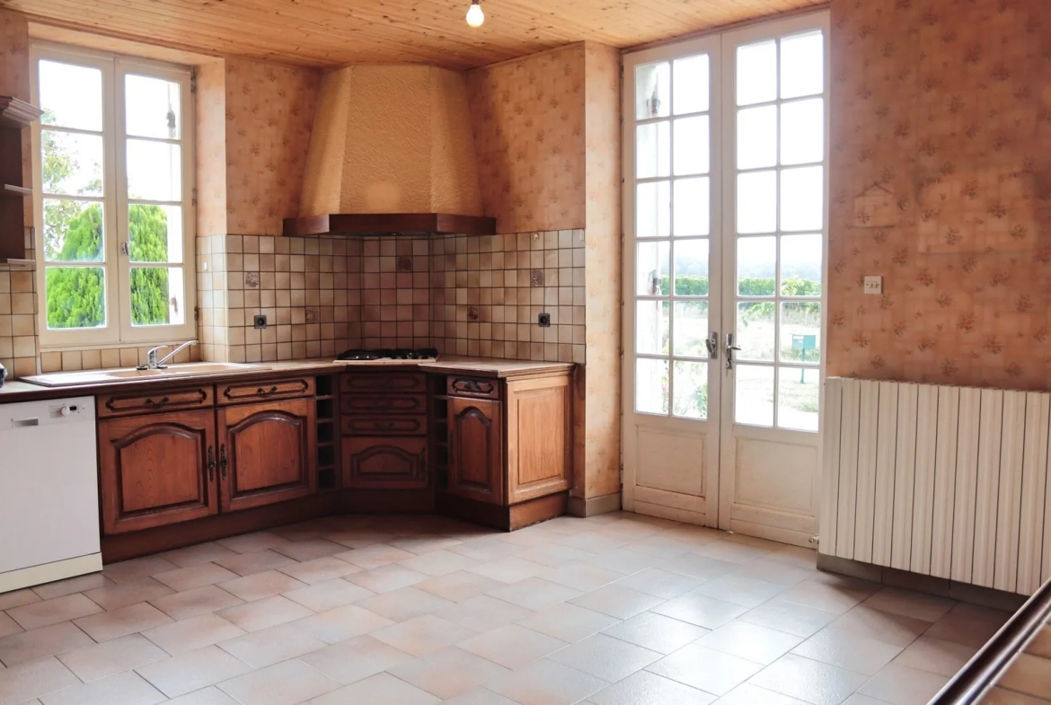 Ancienne ferme viticole à Caplong avec dépendances et terrain de 6095 m² 