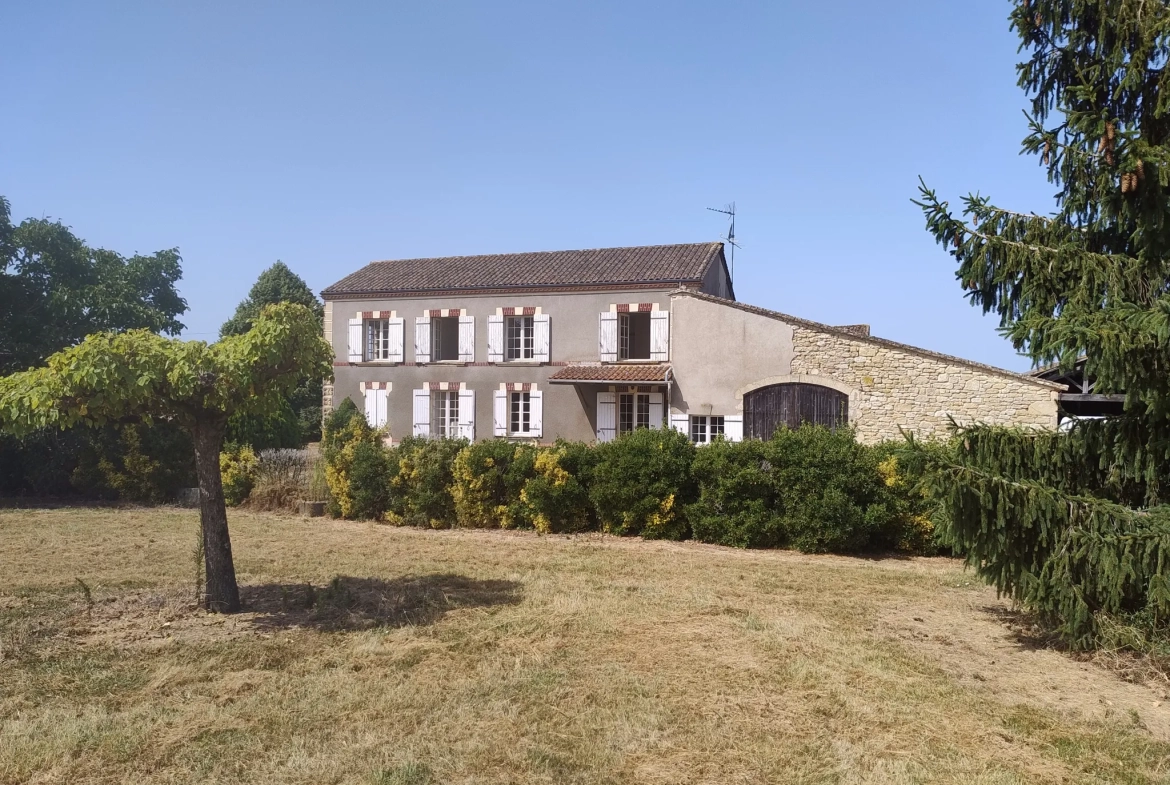 Ancienne ferme viticole à Caplong avec dépendances et terrain de 6095 m² 