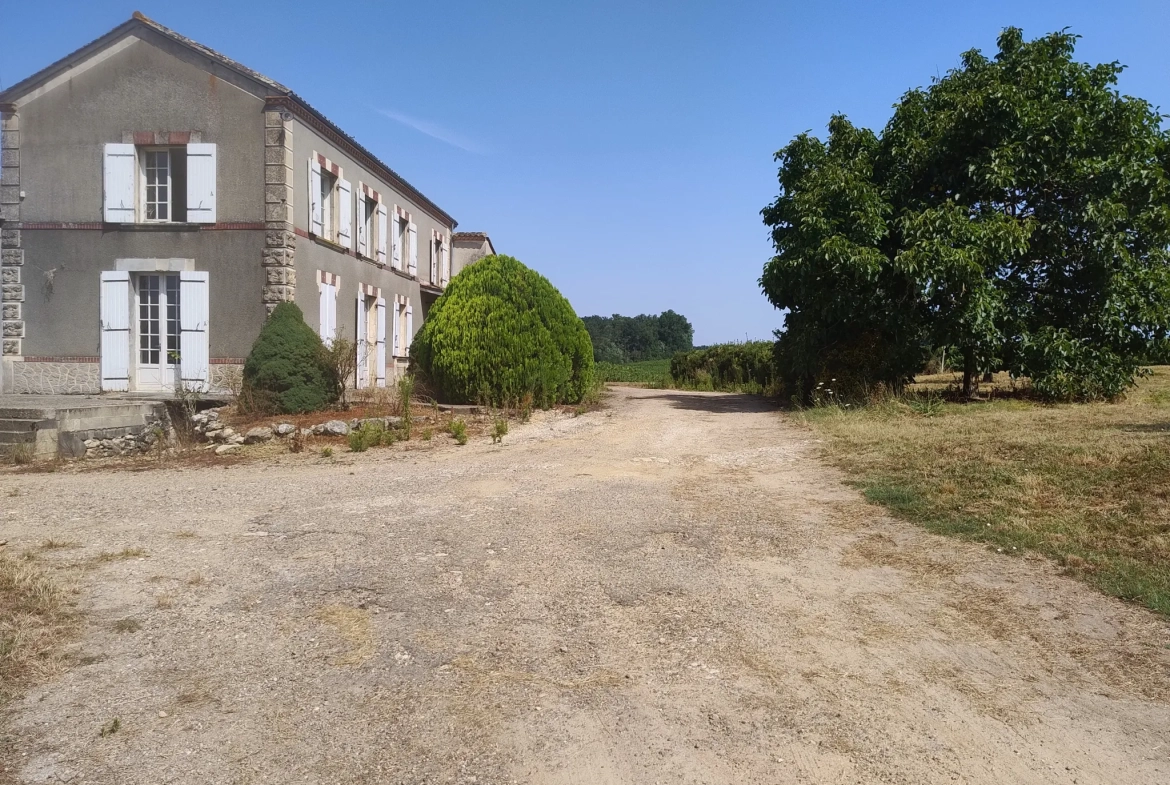 Ancienne ferme viticole à Caplong avec dépendances et terrain de 6095 m² 