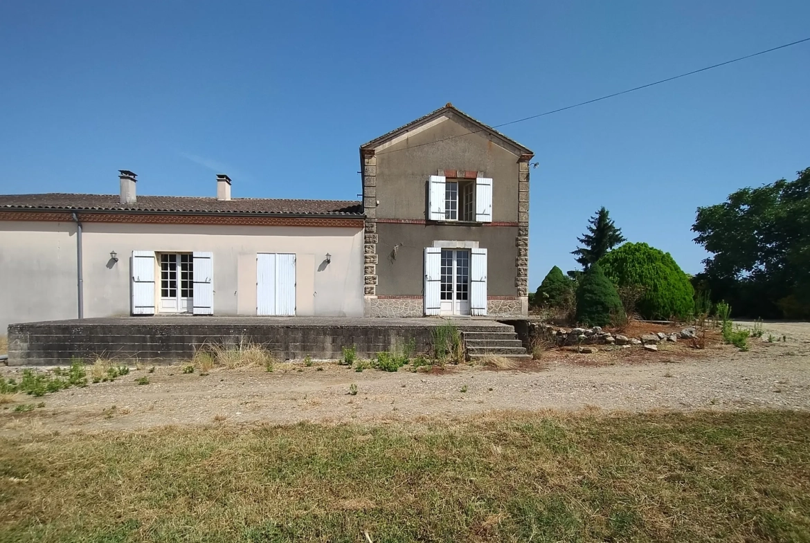 Ancienne ferme viticole à Caplong avec dépendances et terrain de 6095 m² 