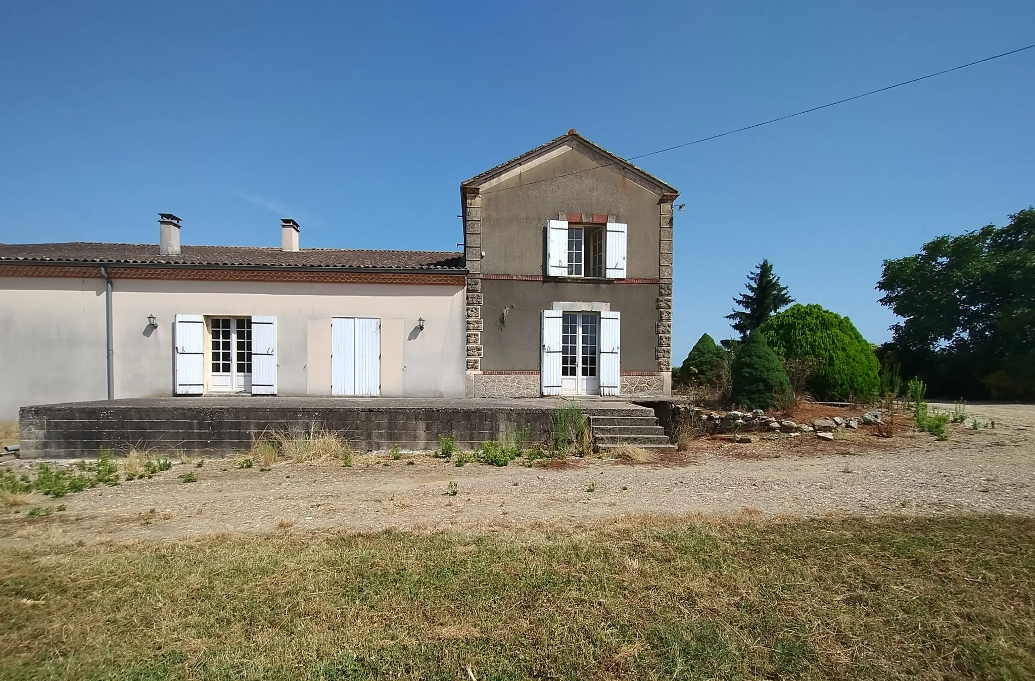 Ancienne ferme viticole à Caplong avec dépendances et terrain de 6095 m² 