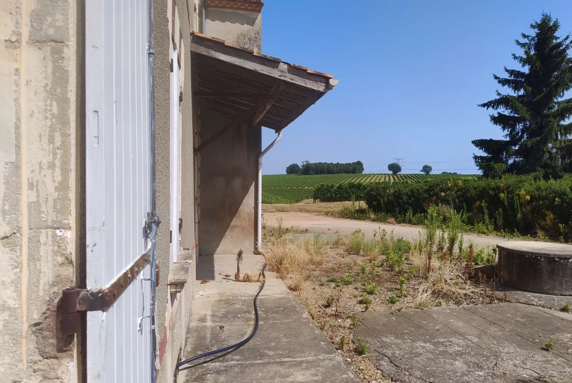 Ancienne ferme viticole à Caplong avec dépendances et terrain de 6095 m² 