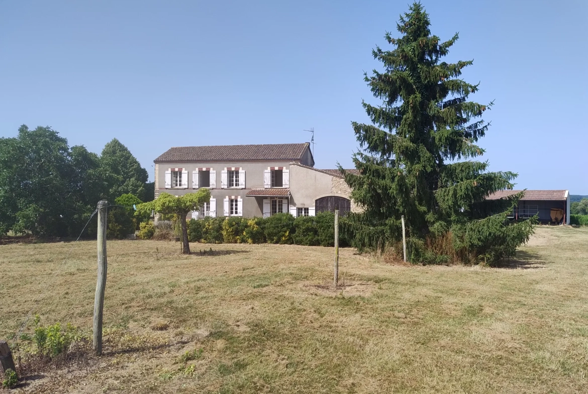 Ancienne ferme viticole à Caplong avec dépendances et terrain de 6095 m² 