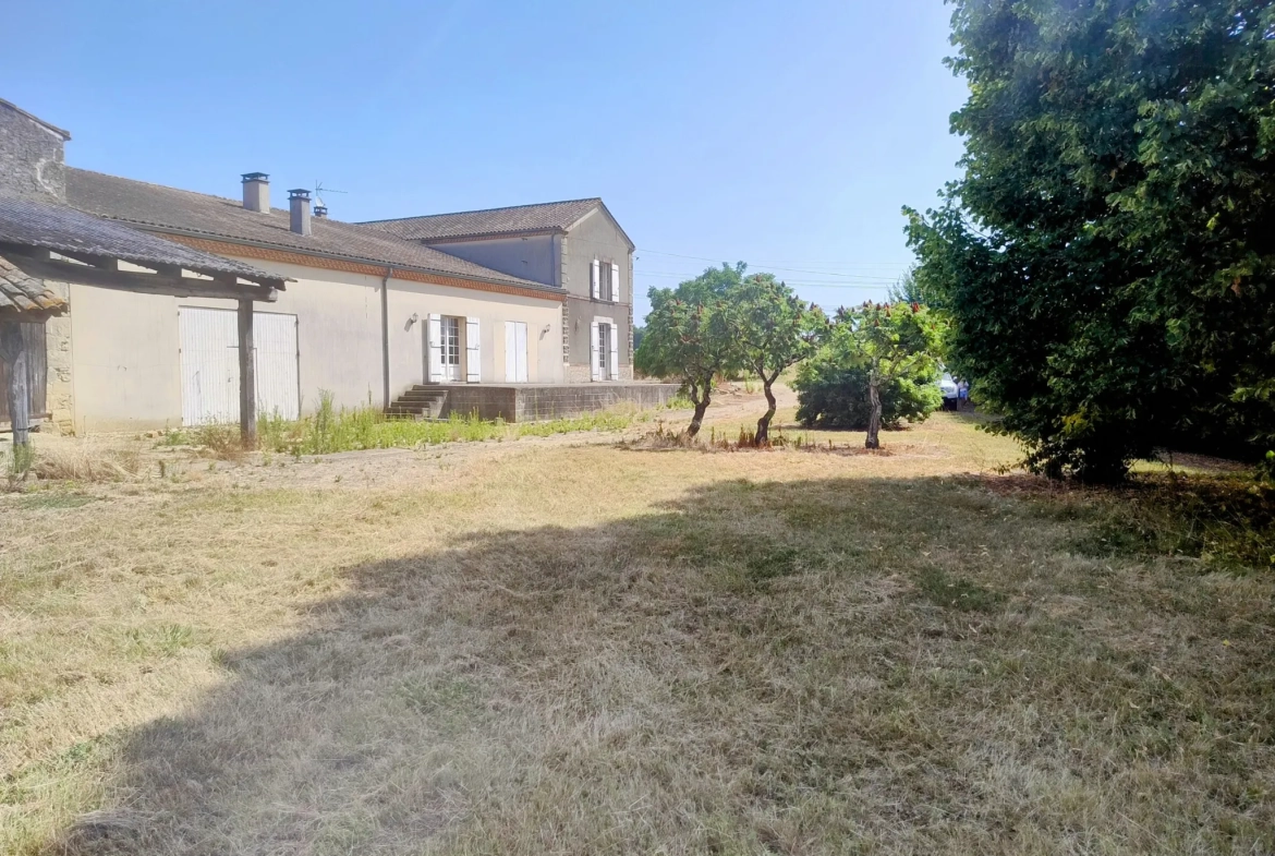 Ancienne ferme viticole à Caplong avec dépendances et terrain de 6095 m² 