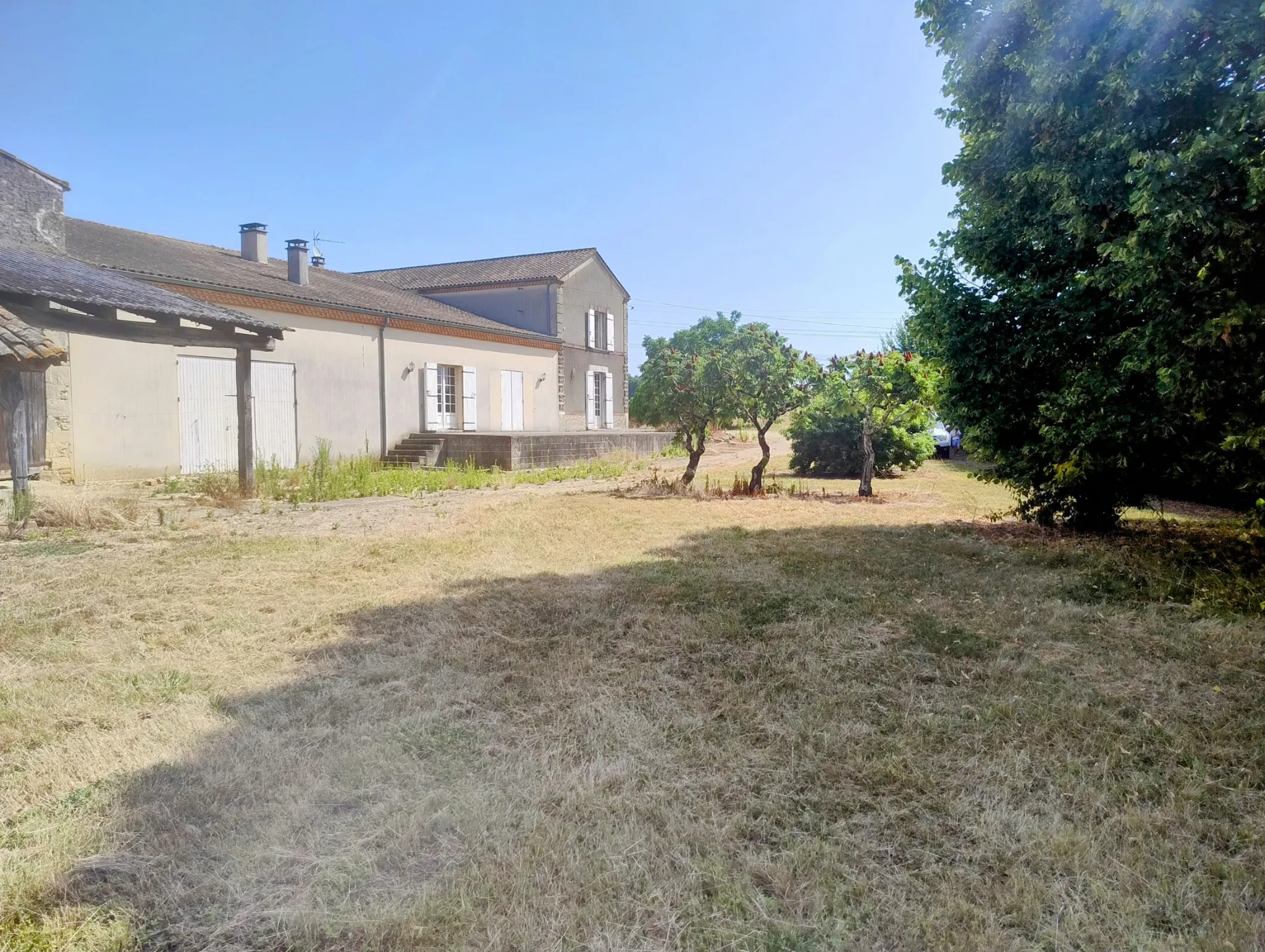 Ancienne ferme viticole à Caplong avec dépendances et terrain de 6095 m² 
