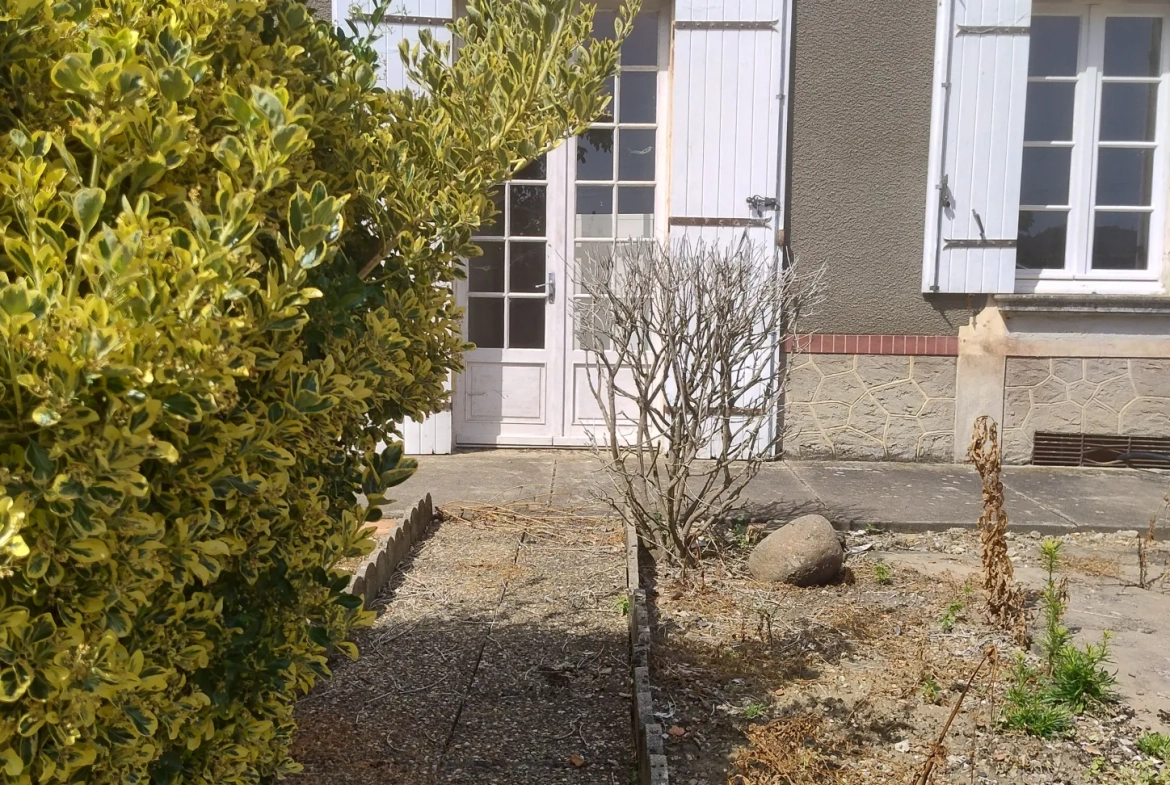 Ancienne ferme viticole à Caplong avec dépendances et terrain de 6095 m² 