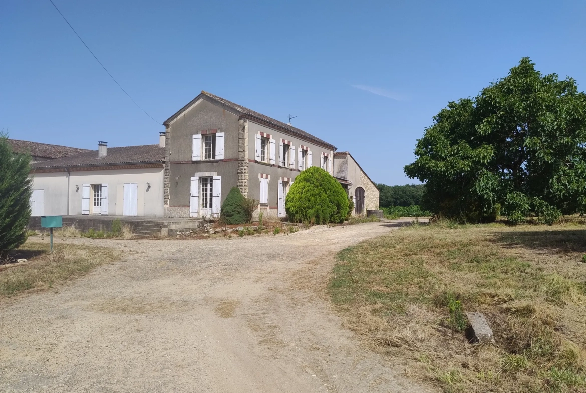 Ancienne ferme viticole à Caplong avec dépendances et terrain de 6095 m² 