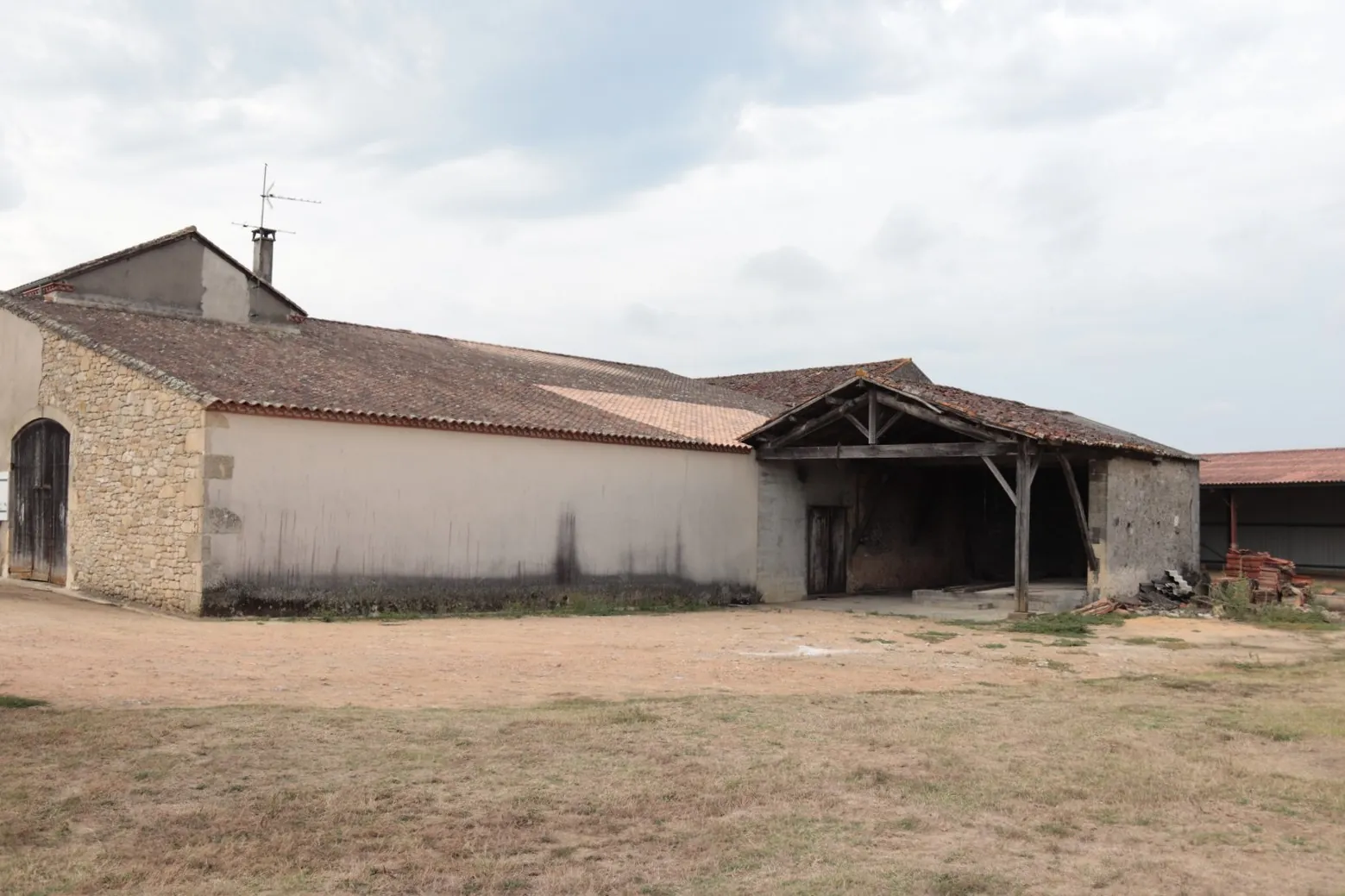 Ancienne ferme viticole à Caplong avec dépendances et terrain de 6095 m² 
